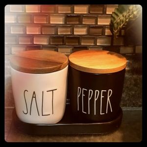 3 piece Rae Dunn SALT& PEPPER canisters w/ stand
